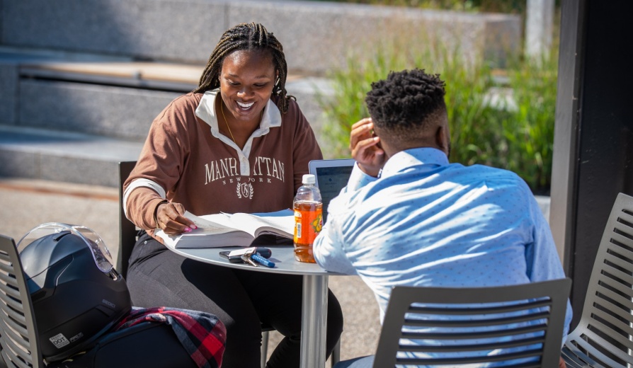 Students study at Paula’s Plaza outside the Jacobs Management Center, Alfiero Center and Park Hall in September 2022. Photographer: Douglas Levere. 