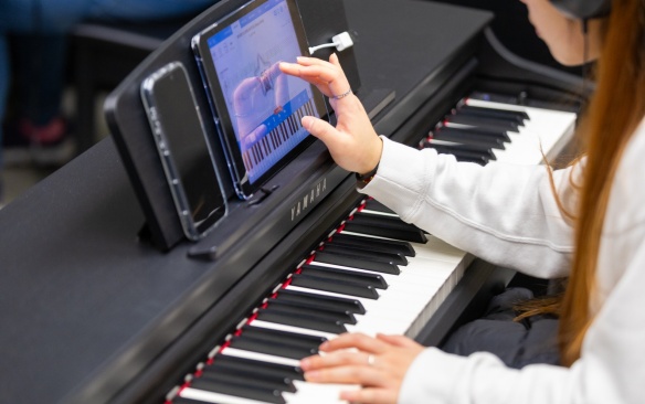 Students participate in the piano lab led by Michael Serio, a keyboard instructor in the department of music, in Baird Hall in March 2024. Photographer: Douglas Levere. 