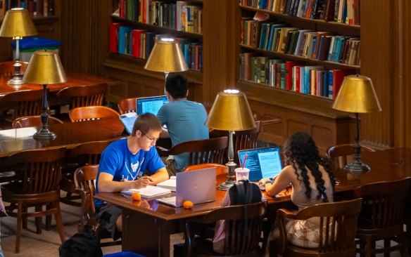 Students inside the Abbott Library on the first day of classes for the fall semester in August 2022. Photographer: Douglas Levere. 