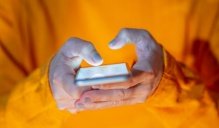 Image of teen holding cellphone. 