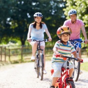 Family on a bike ride keeping healty. 