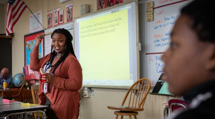 Student teacher reading to children. 