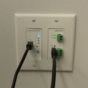 Zoom image: Wallplate for wired connections. 