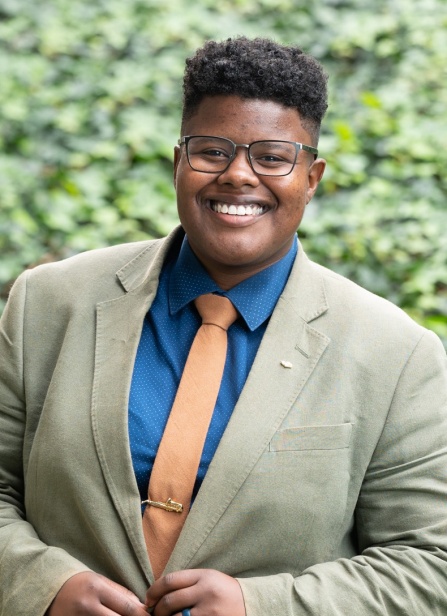 Portrait of Lauren Turner.