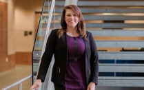 GSE alumna Amanda Knapp, PhD, poses on campus at the University of Maryland, Baltimore County, where she is an associate vice provost and assistant dean for the Division of Undergraduate Academic Affairs, in Baltimore, 2019. (Photo/Marlayna Demond). 