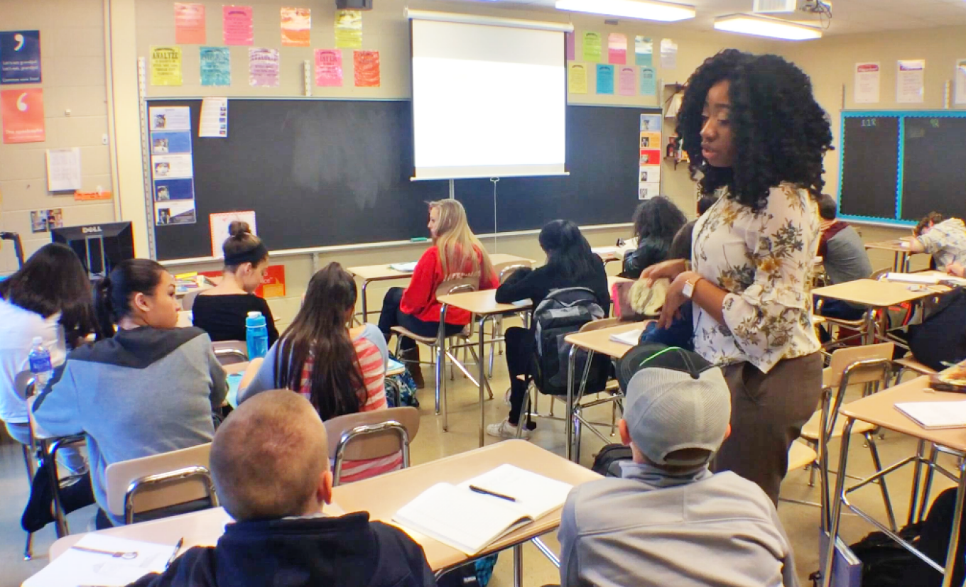 Student teacher Taloria Gamble engages Williamsville North classroom with creative lesson.