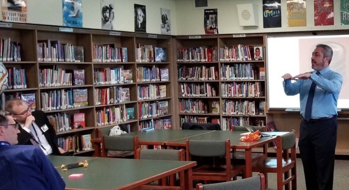 Marc Isseks presents to an audience on his new book. 