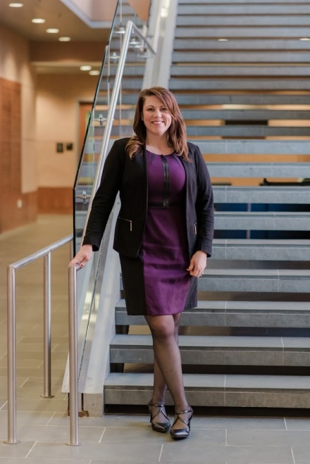 GSE alumna Amanda Knapp, PhD, poses on campus at the University of Maryland, Baltimore County, where she is an associate vice provost and assistant dean for the Division of Undergraduate Academic Affairs, in Baltimore, 2019. (Photo/Marlayna Demond). 