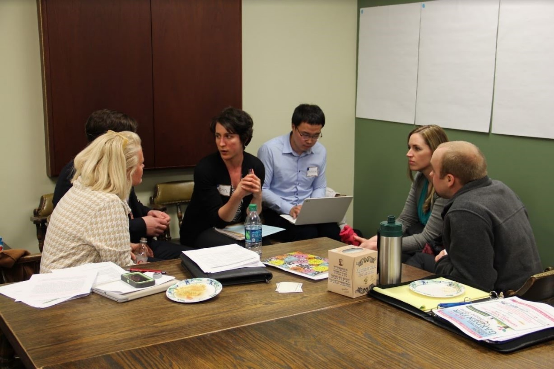 UB students Erin Sweeney and Munsung Koh (center) meet with members of the steering committee. 