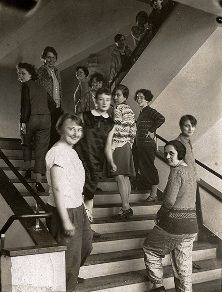 Zoom image: Weavers on the Bauhaus staircase, 1927. Photograph by T. Lux Feininger. Collection of the Bauhaus-Archiv Berlin 