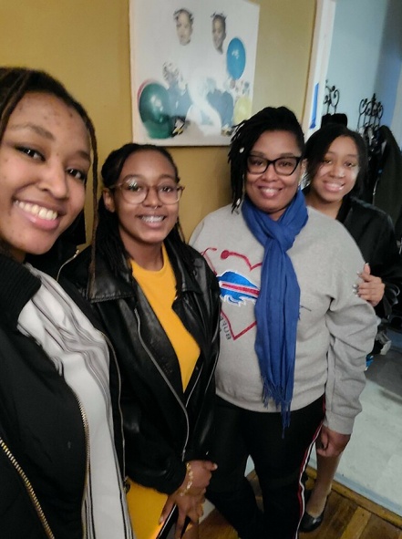 Zoom image: Sydney Johnson (far left) pictured next to her youngest sister, Dakota; her mother, Nakhema Clay; and her twin sister, Maya. 