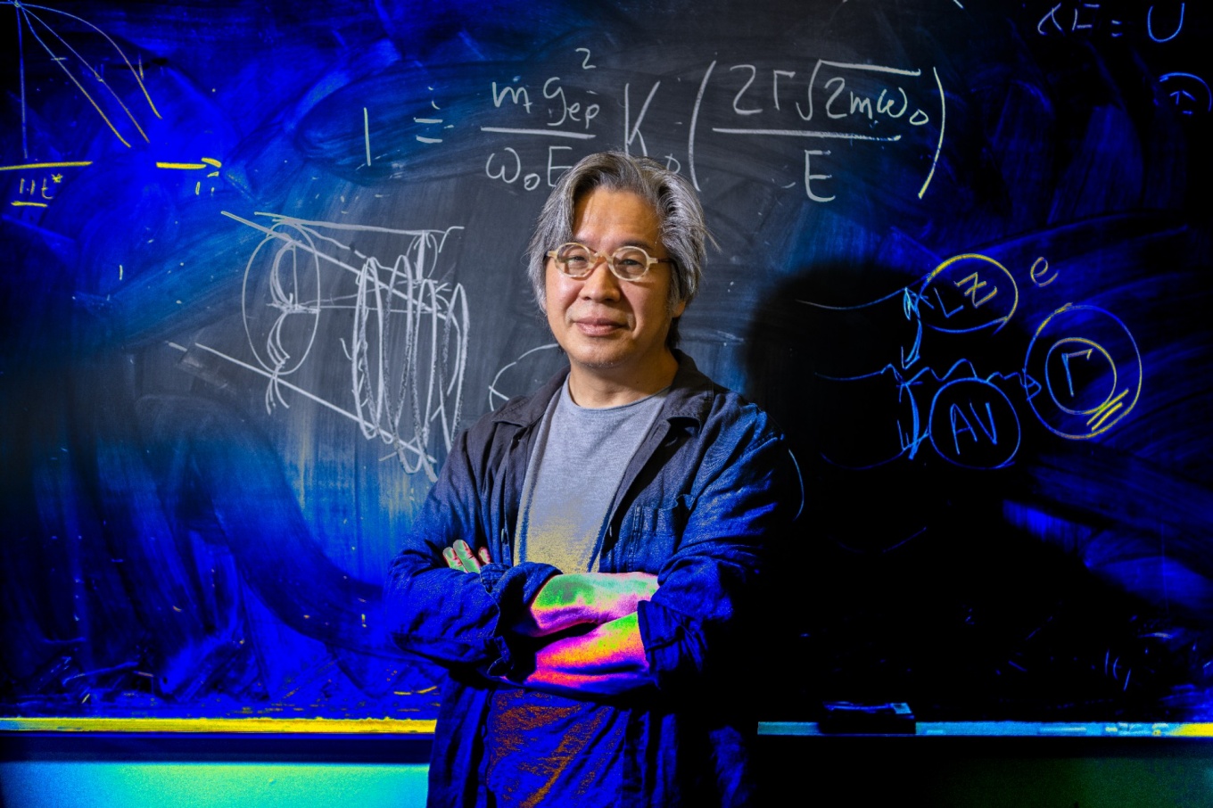 Zoom image: UB physics professor Jong Han is the lead author on a new study that helps solve a longstanding physics mystery on how insulators transition into metals via an electric field, a process known as resistive switching. Credit: Douglas Levere, University at Buffalo 