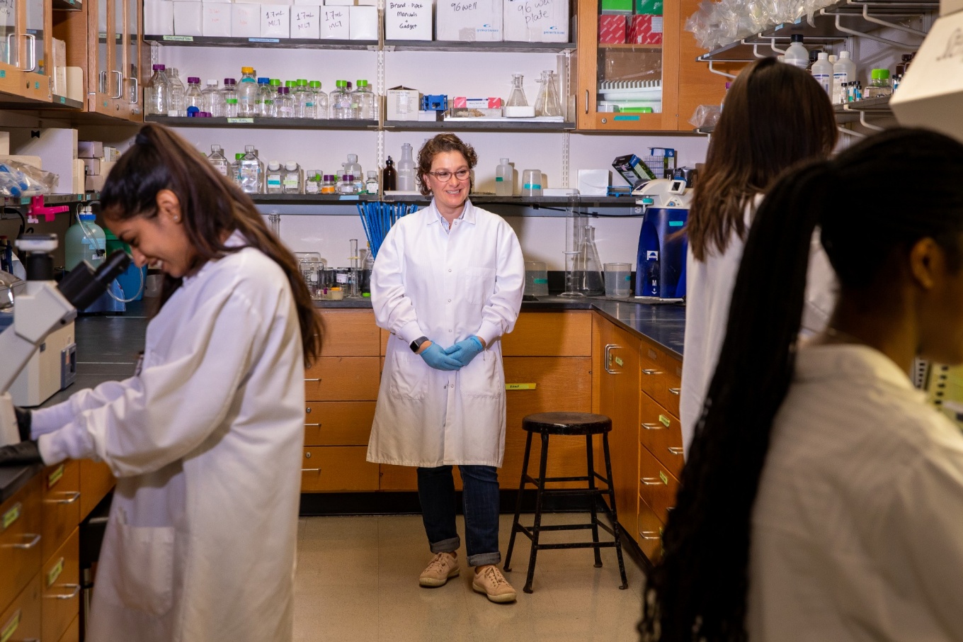 Zoom image: Atilla-Gokcumen observes students in her lab in the Natural Sciences Complex. Credit: Meredith Forrest Kulwicki/University at Buffalo 