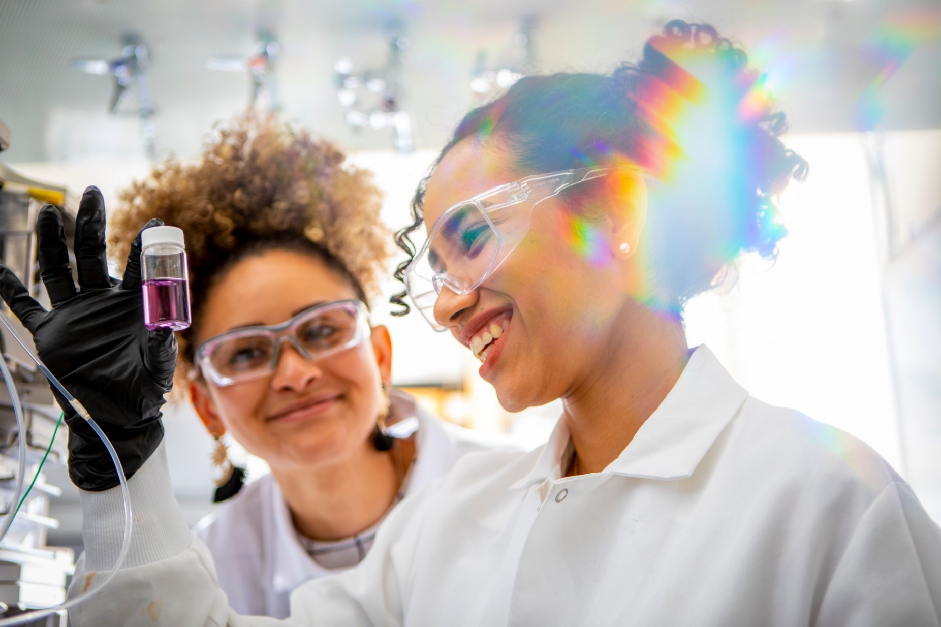 Zoom image: Students from the University of Puerto Rico at Cayey work at the University at Buffalo during the summer of 2022 as part of a Sloan Foundation grant. Photo: Douglas Levere/University at Buffalo 