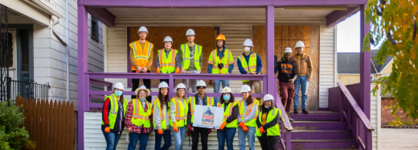 Students from the School of Architecture and Planning work with PUSH Buffalo and had an opportunity to tour homes in Buffalo in October 2022. 