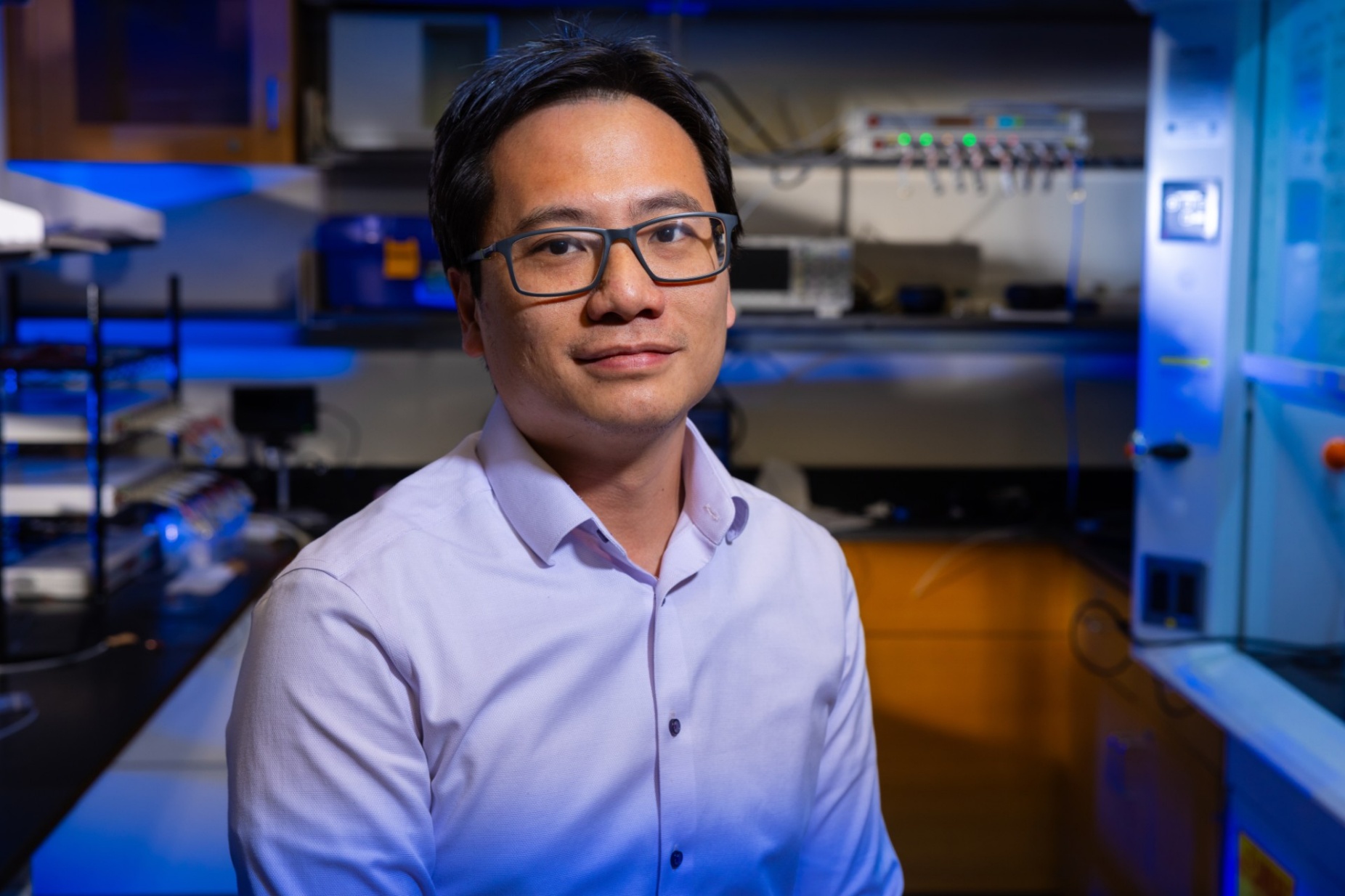 Zoom image: Chris Li, assistant professor of chemistry in the UB College of Arts and Sciences, has been named to the 2025 Class of Cottrell Scholars by the Research Corporation for Science Advancement. 