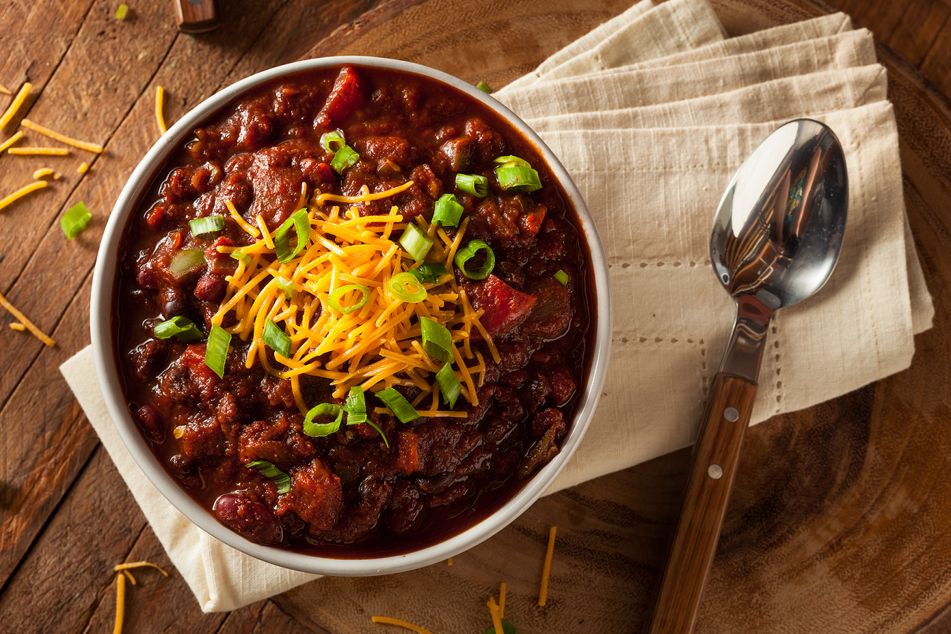 A bowl of chili. 