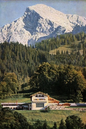 Zoom image: Heinrich Hoffmann, postcard of the Berghof, 1936. Credit: Heinrich Hoffmann Collection, Picture Archive, Bavarian State Library 