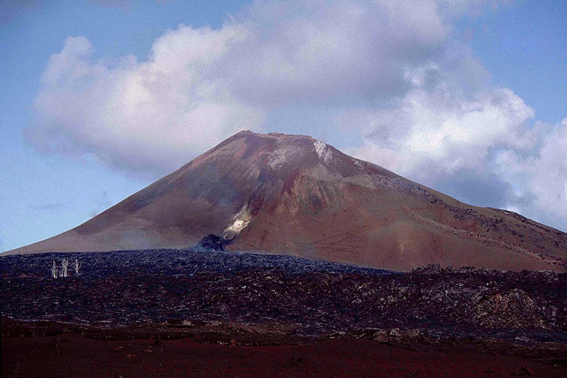 Pu’u ‘Ō’ō, a cinder and spatter cone in Kīlauea’s east rift zone. 