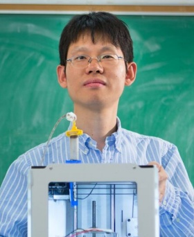 Chi Zhou. 