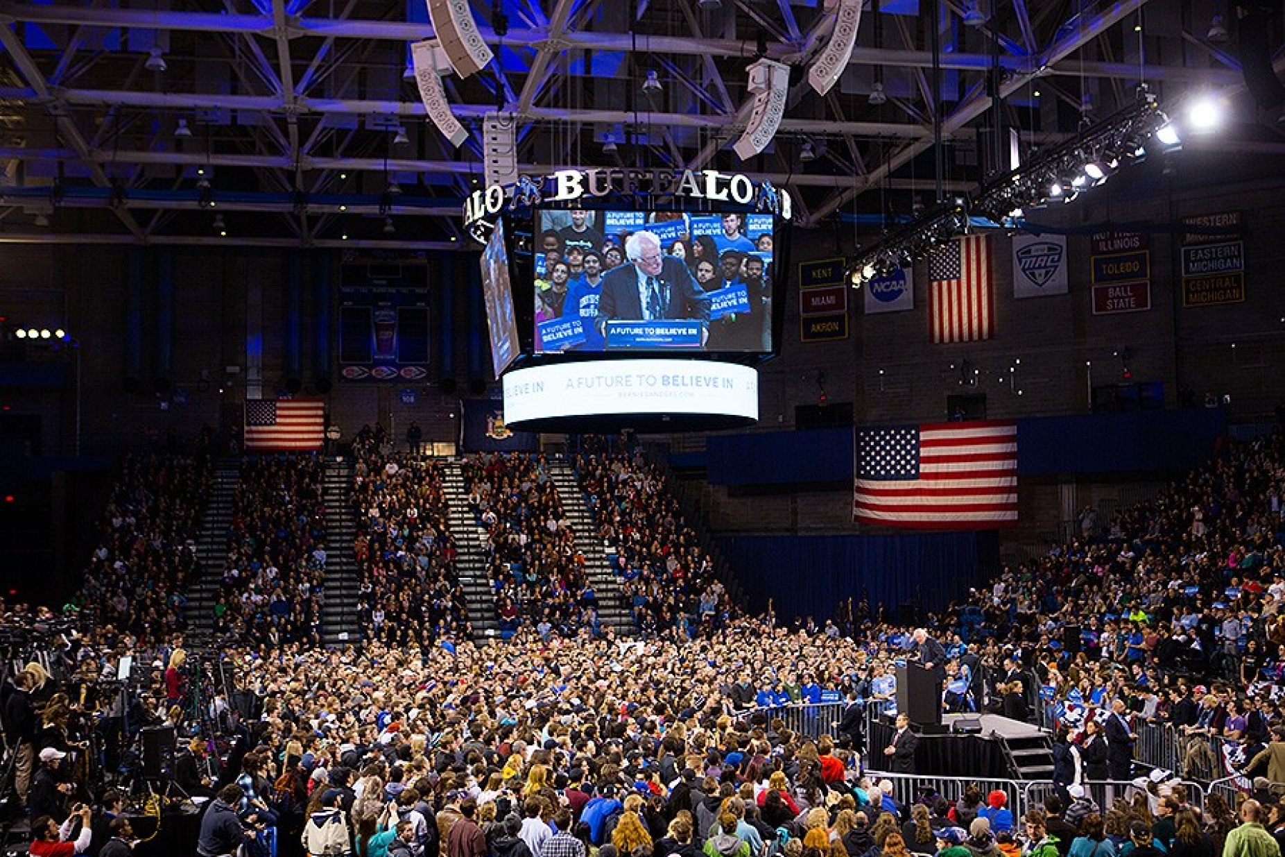 Bernie Sanders speaks at UB. 