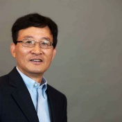 Headshot of IEEE fellow Quanxi Jia. 