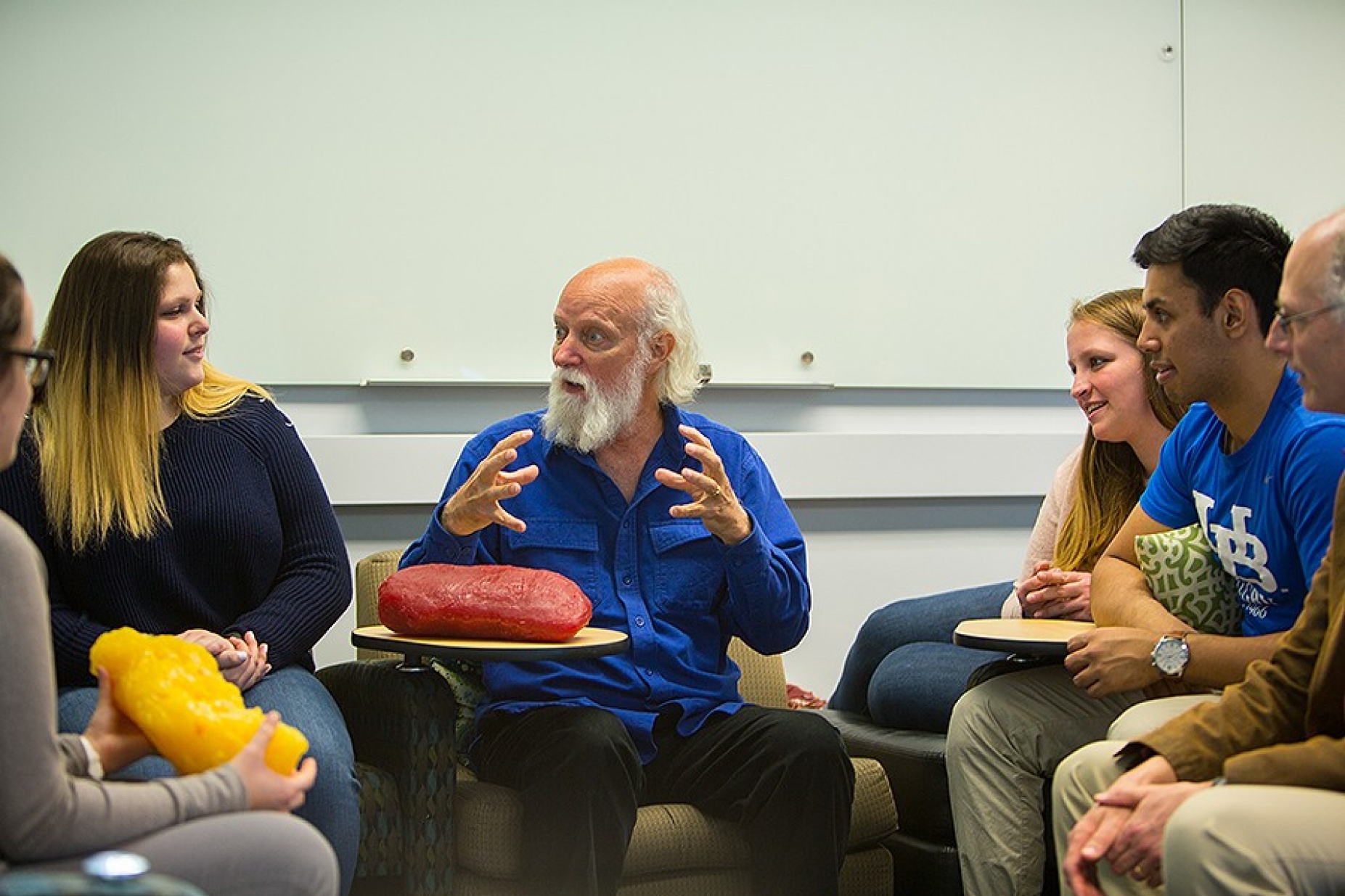 Faculty member Peter Horvath surrounded by students attending Un-Office Hours. 