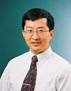 headshot of Chunming Qiao.