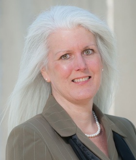 headshot of Louanne Bakk. 