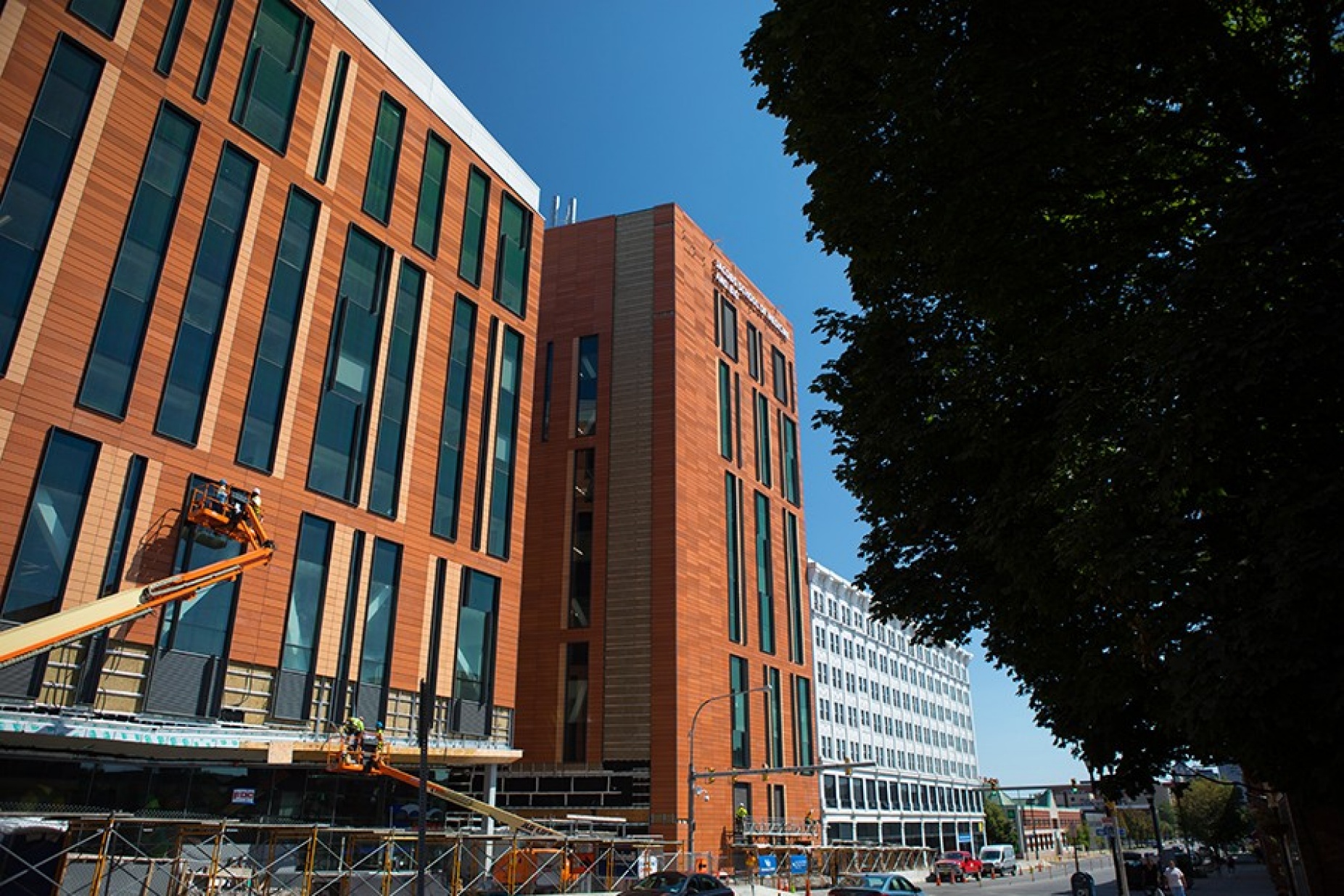 Jacobs School of Medicine and Biomedical Science building under construction, August 2017. 