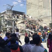 Volunteers and rescuers working at collapsed building at Colonia Roma, Mexico City after the September 19 earthquake. 