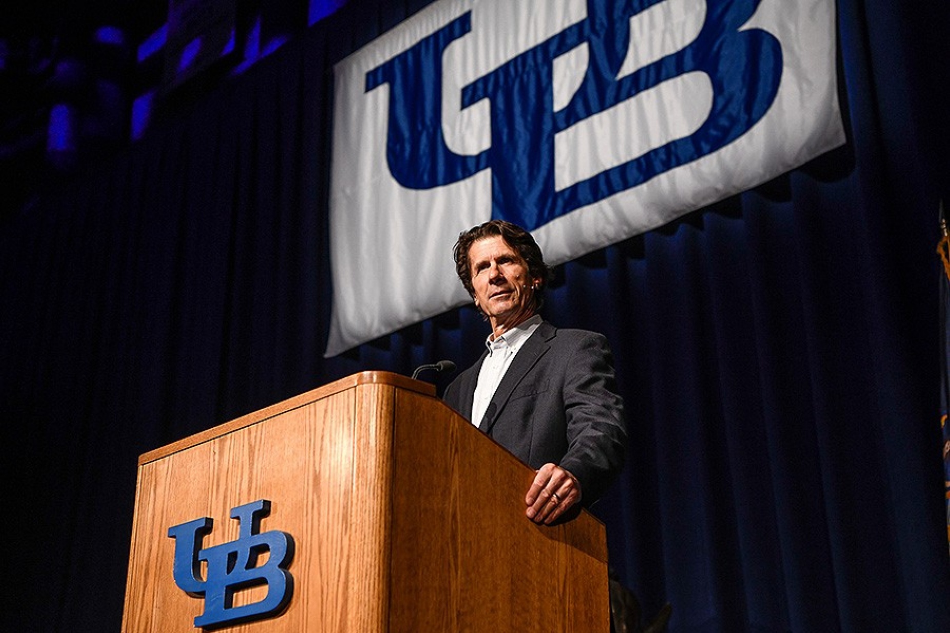 James Balog, the acclaimed environmental photographer and climate-change expert, delivers his Distinguished Speakers Series lecture at UB on April 12, 2018. 