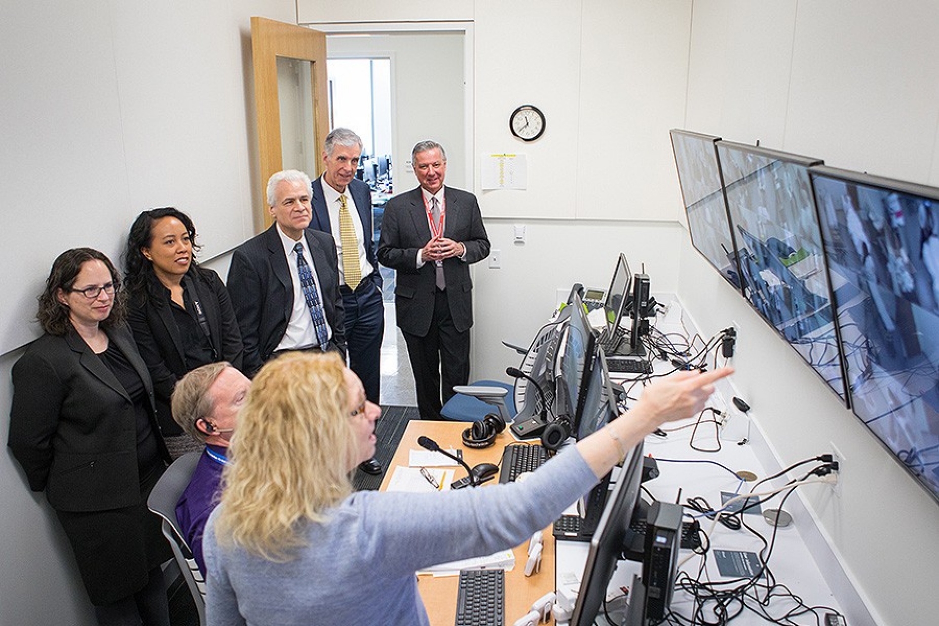 Tour of the Jacobs School of Medicine and Biomedical Sciences.