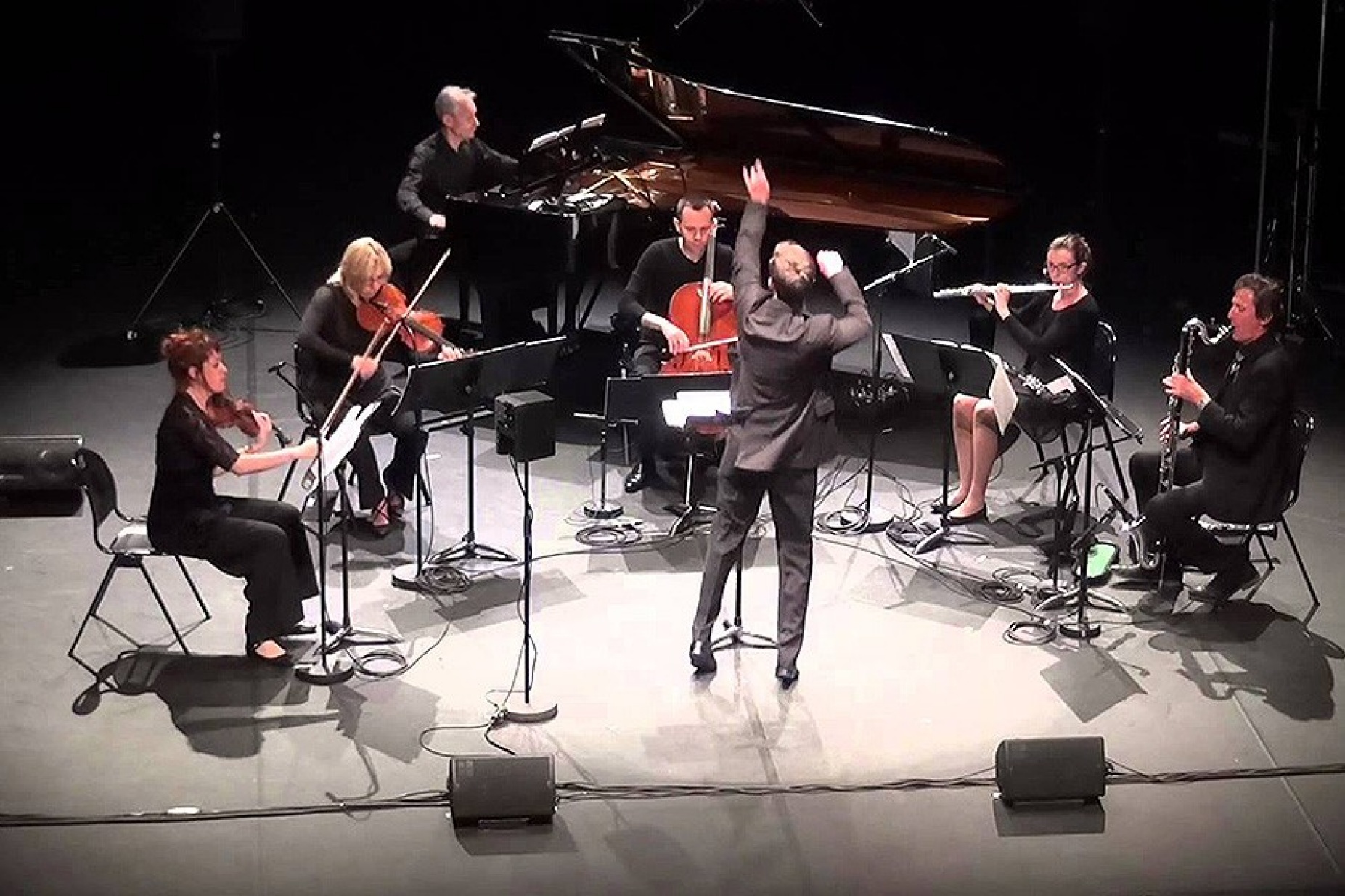 Ensemble Court-Circuit. 