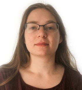 headshot of Anna Dresnack. 