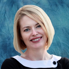 headshot of Kelly Hayes McAlonie. 