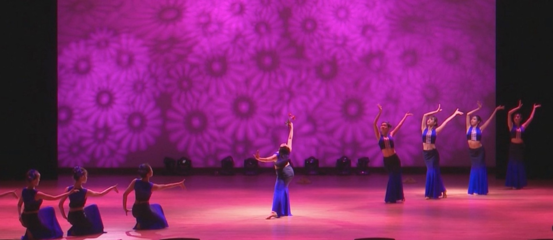 Students from Capital Normal University perform on stage. 