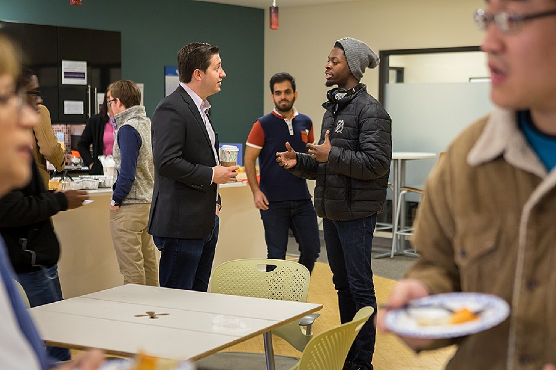 Bradley Cheetham spoke with students during his visit to the Honors College International Café event. 