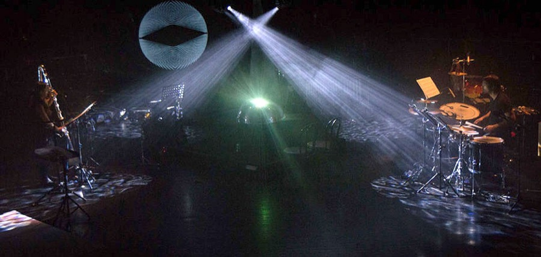 Hanatsu miroir on stage. 