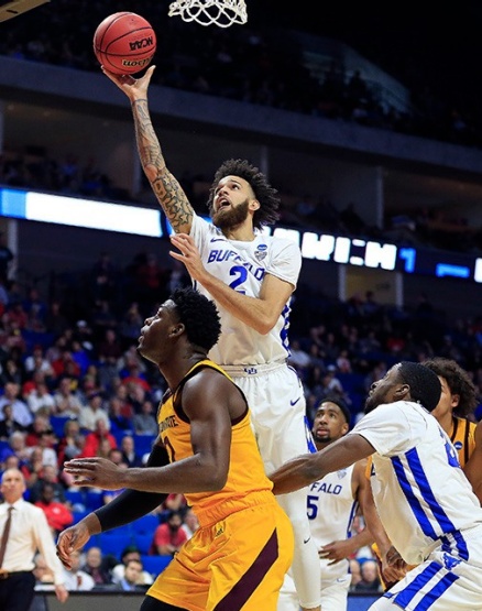 Photo of UB basketball player Jeremy Harris driving to the basket. 