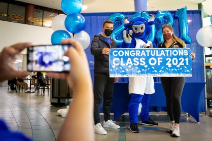 Zoom image: Student Engagement hosted several opportunities for students to have a photo taken with UB mascot Victor E. Bull in the Student Union. 
