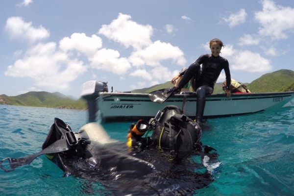 Zoom image: Ángela Martínez Quintana on a diving expedition off the coast of St. John in the U.S. Virgin Islands. Photo: Jacqueline Krawiecki 
