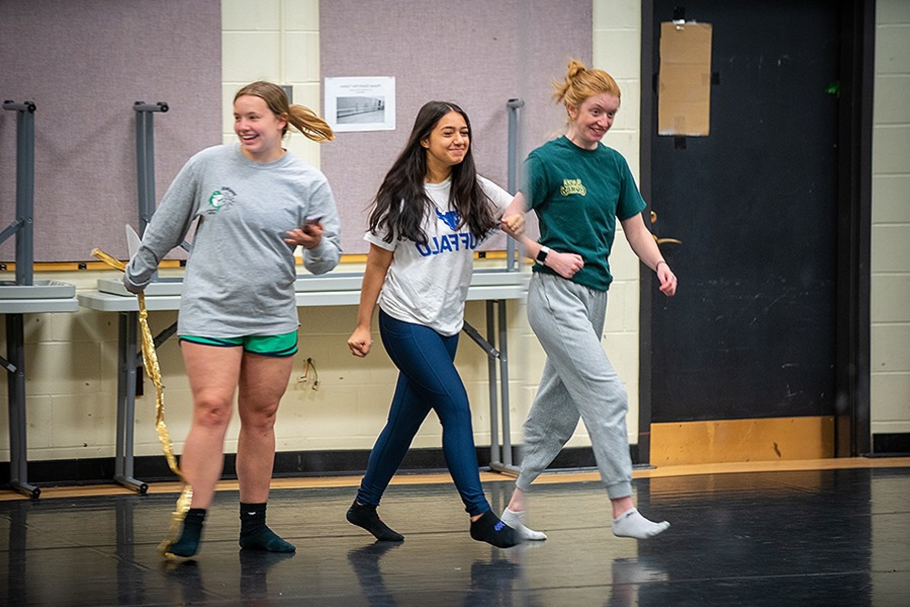 Zoom image: The class has something to offer to all kinds of students: science-oriented, artistic or humanities-based, and those who do not identify with either sphere. Photo: Douglas Levere 
