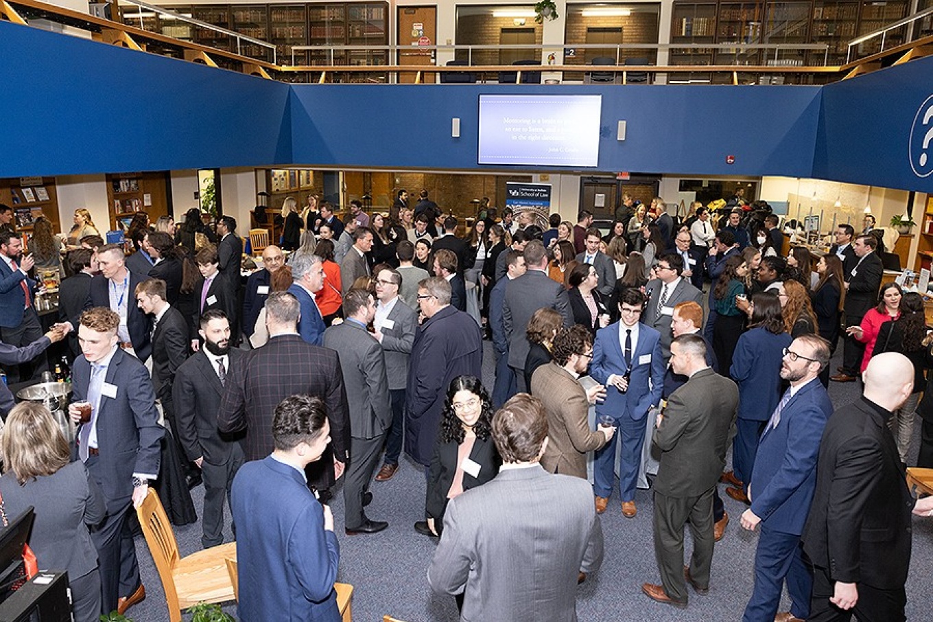 Law students and mentors mingle during the Mentor reception. 