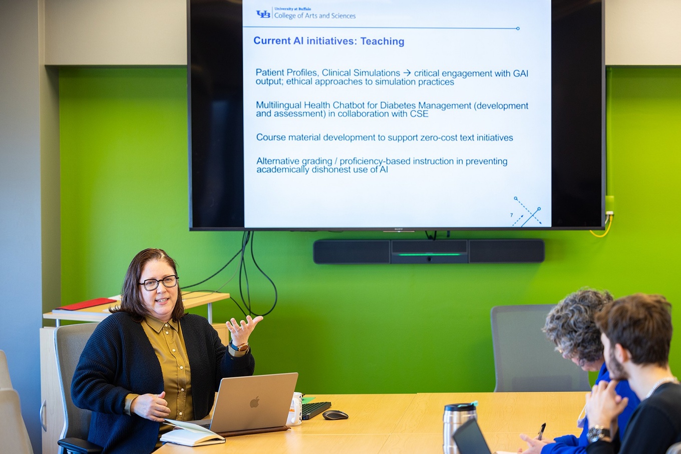 Melissa McCarron (left) leads group discussion on the future of AI in compiling and assessing patient profiles.