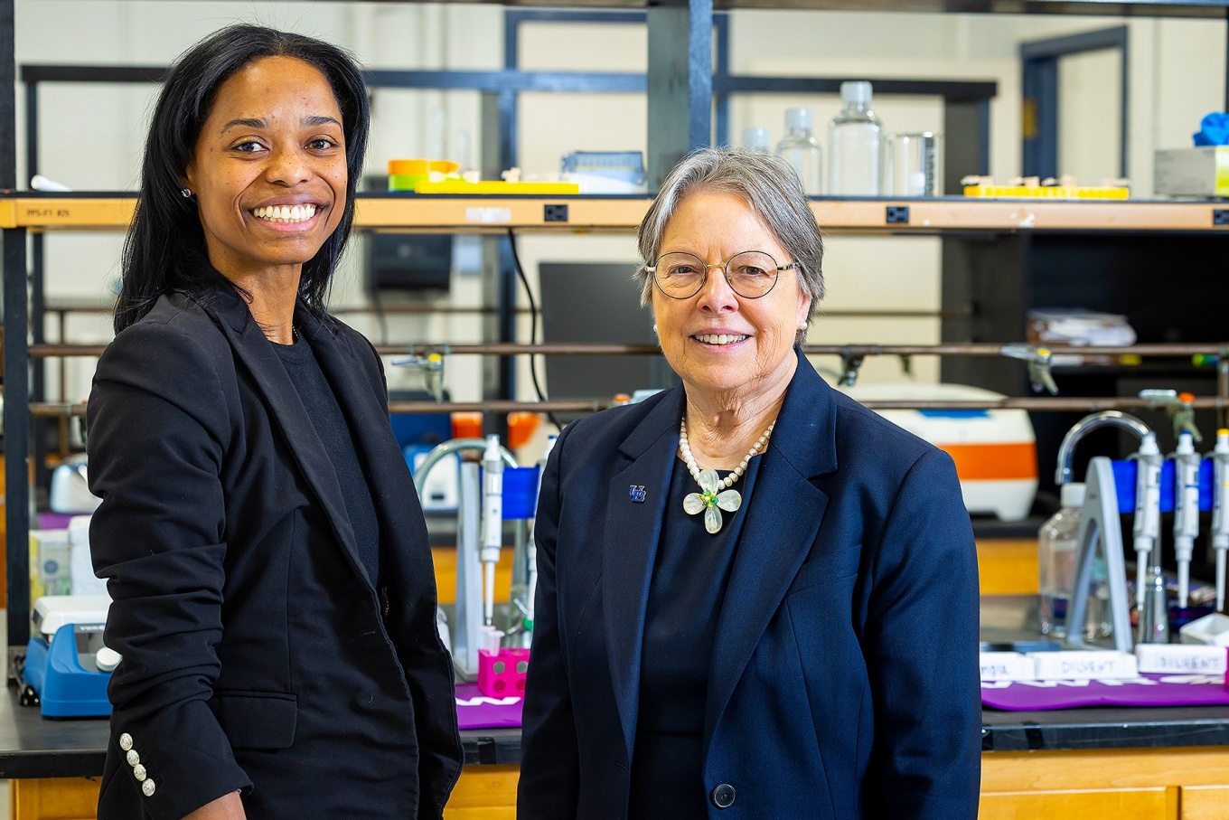 Carlera Weiss (left) and School of Nursing dean Annette Wysocki, pictured in a Farber Hall lab. 