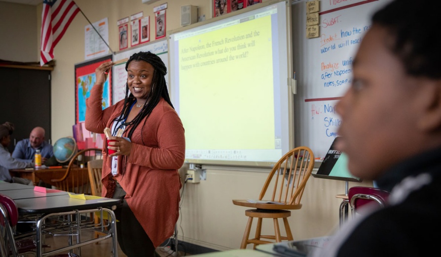 Teacher gestures during a class. 